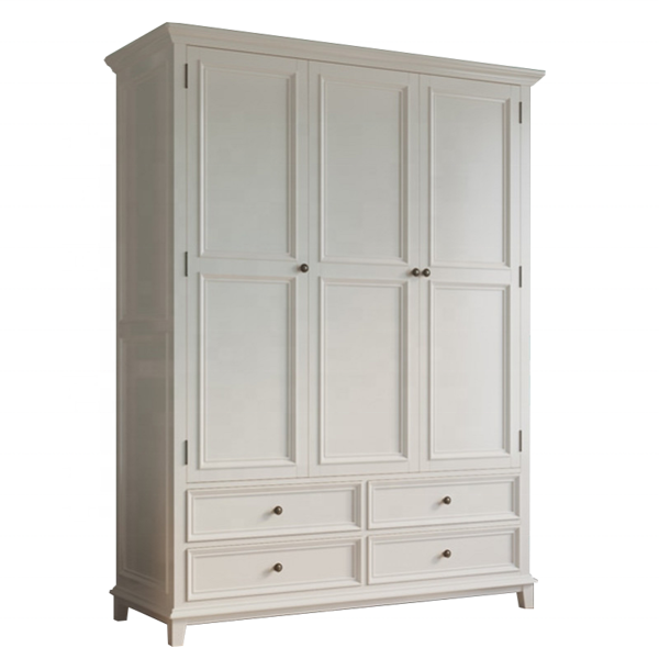 Nina's Elegant Jati Wardrobe